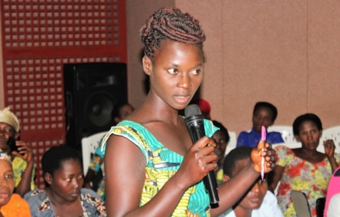 Claudine Irakoze sharing her experience. Photo UNFPA Burundi / Queen BM Nyeniteka