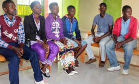 L'éducation des jeunes par les jeunes à la Santé Sexuelle et Reproductive: D'abord les études et non la grossesse