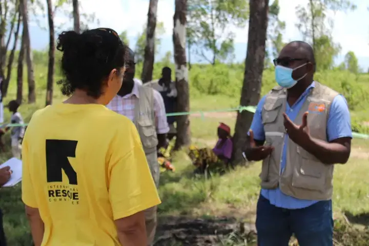 Inondations à Gatumba, UNFPA s’active pour la dignité des femmes et filles déplacées dans le site de Kinyinya II