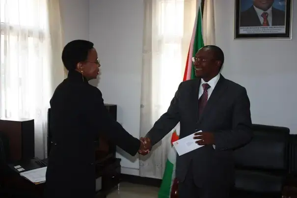 Mme Suzanne MANDONG, Nouvelle Représentante de UNFPA, a présenté sa lettre de créance au Ministre des Relations Extérieures et de la Coopération Internationale du Burundi